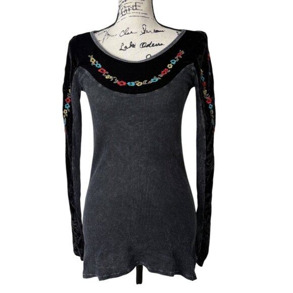 T Party Fashion Tops - T Party Women Size M Thermal Top Embroidered Floral Velvet Trim Long Sleeve Gray